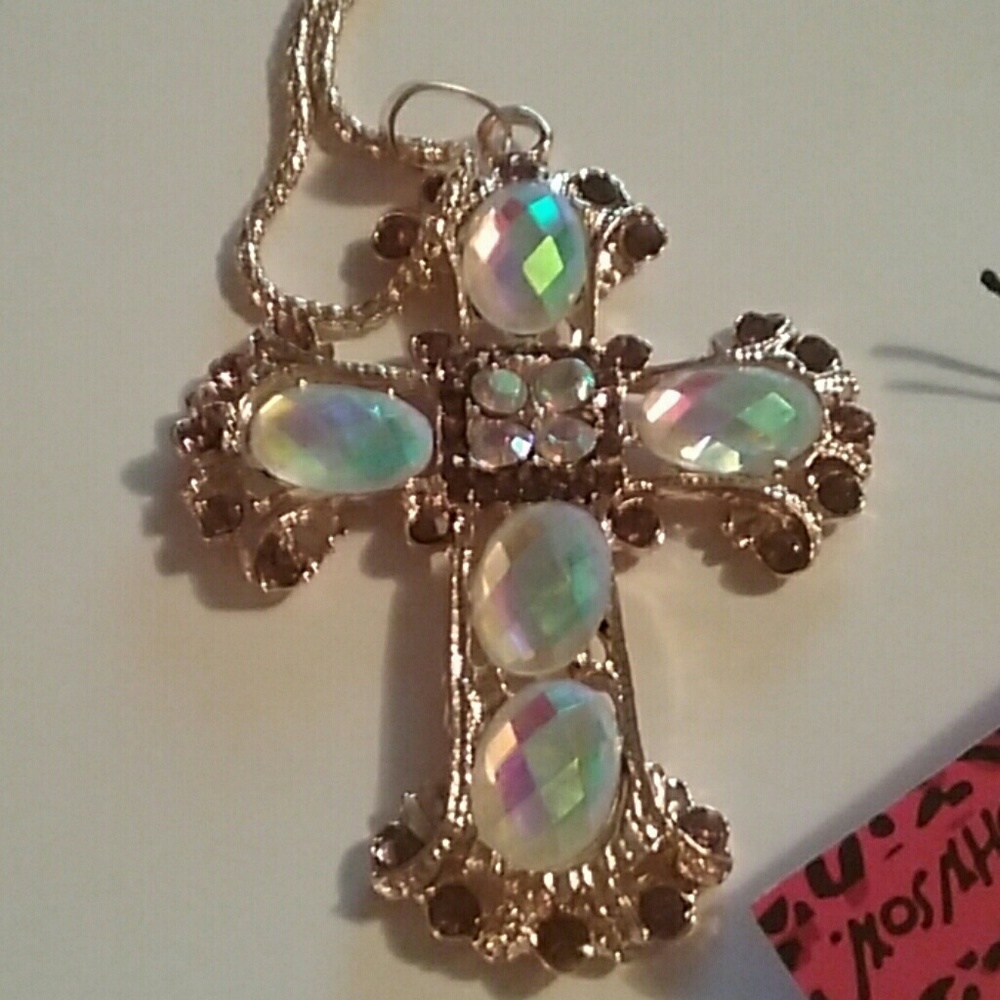 Beatiful cross neclace